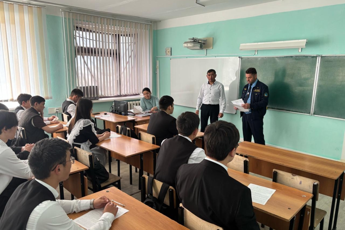 Бүгін,Темір жол бойында қауіпсіздік ережелерін сақтау, қауіп-қатердің алдын алу мақсатында Саумалкөл станциясы темір жол қызметкері Виктор Геннадьевич Бобырь оқушыларға "Темір жол- қауіпті аймақ" тақырыбында түсіндірмелі дәріс сағатын өткізді.